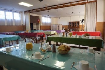 Auberge de jeunesse Hi Arles : Bar at the Arles Hostel in France