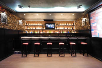 Alessandro Downtown & Bar : 