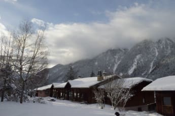 Auberge de jeunesse Hi Chamonix Mont-Blanc : Chamonix Mont Blanc Hostel common area with tv and table football