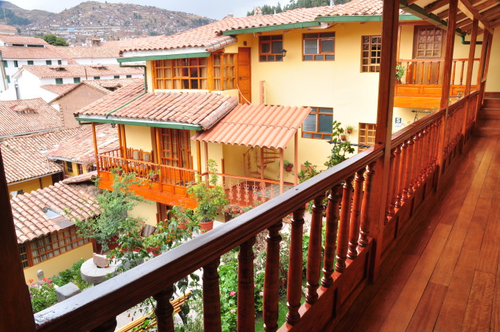 View over courtyard at Cusco - Hostel Amaru hostel rooms in Peru