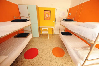 Sunflower Beach Backpacker Hostel : Quarto Duplo em girassol Beach Backpackers Hostel, Itália