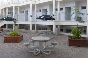 Eilat : Courtyard at the Eilat Hostel in Israel