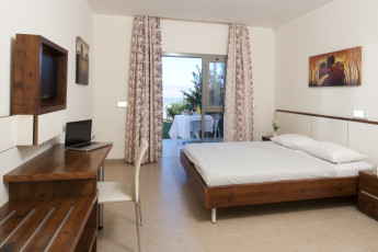 Tel - Hai : Double room in the Tel - Hai hostel in Israel