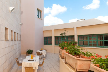Peki'in : Terrace at the Pekiin hostel in Israel