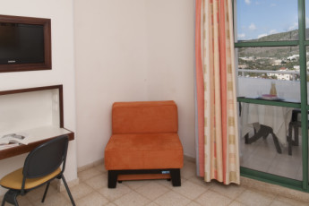 Peki'in : Chair in a room at the Pekiin hostel in Israel