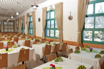 Peki'in : Restaurant dining room in the Pekiin hostel in Israel