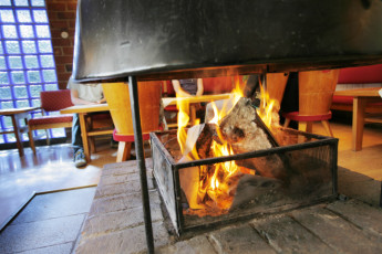 HI Gjøvik : Fireplace in Gjovik Hostel, Norway