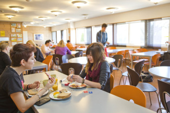 HI Oslo Haraldsheim : Haraldsheim breakfast room