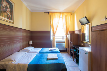 Alessandro Downtown & Bar : 