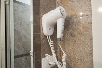 Alessandro Downtown & Bar : 