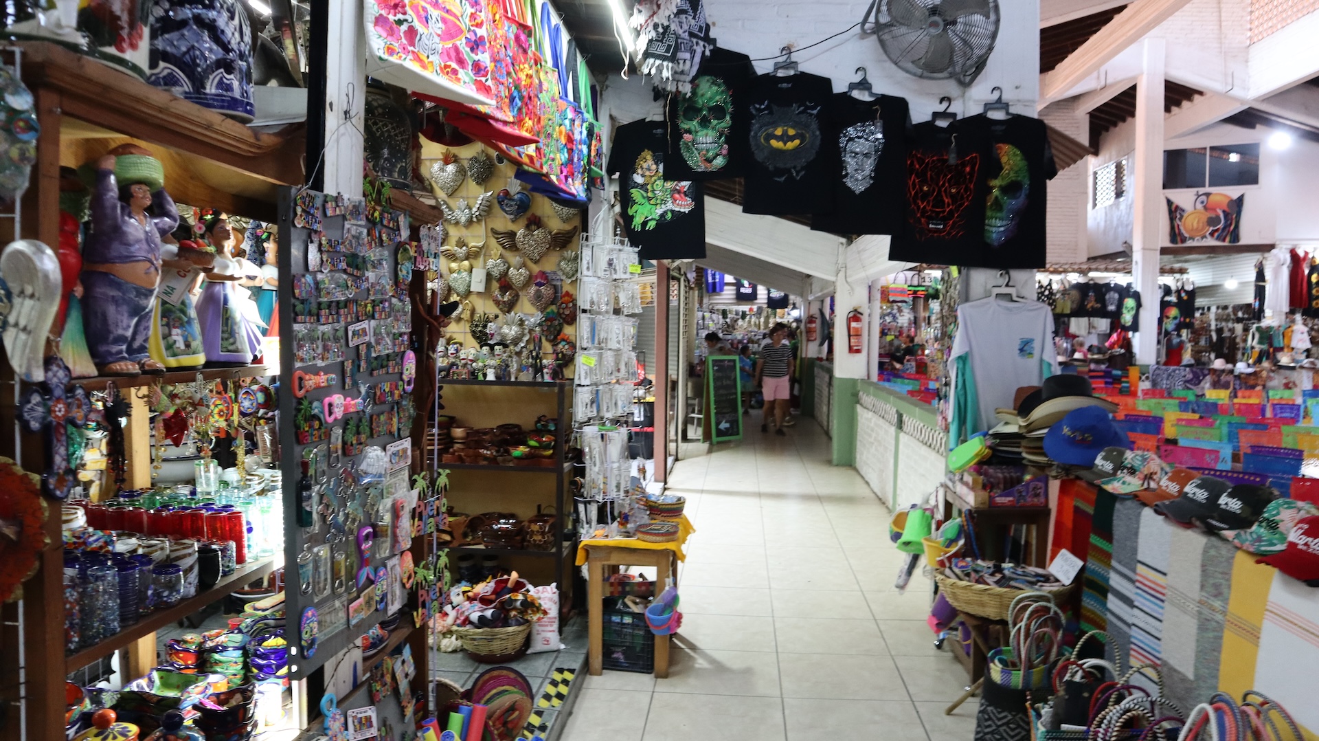 Municipal Flea Martek Rio Cuale 4