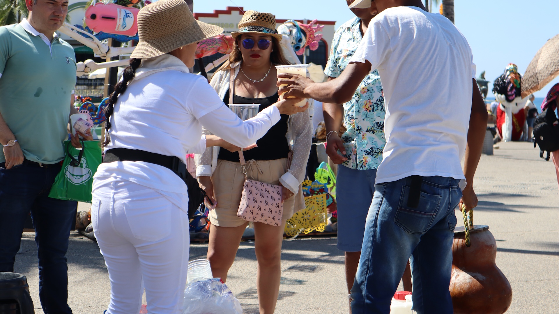 ¿Cómo Vencer el Calor con la Bebida Más Refrescante del Malecón? Conoce La Tuba 4