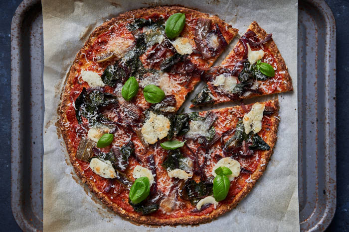 Cauliflower pizza with chard and red onion