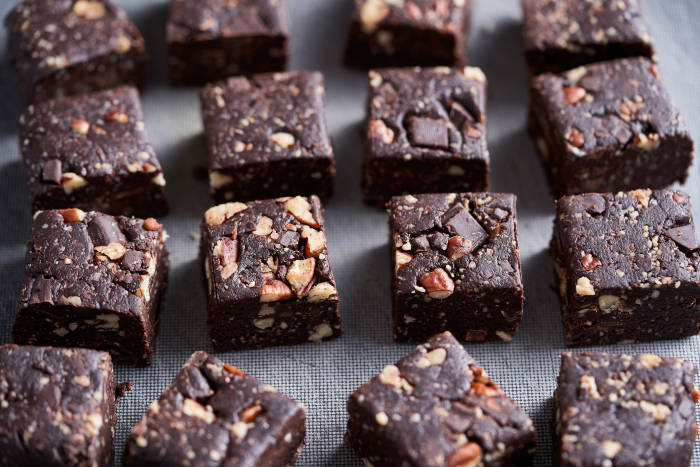 Raw chocolate squares with pecans and dark chocolate pieces