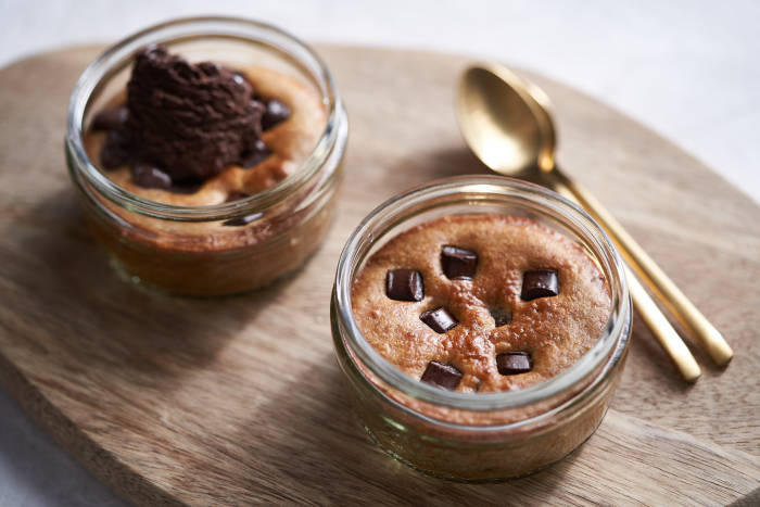 Chocolate chip cookies in Gü ramekins
