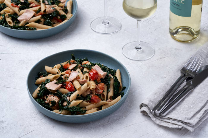 Wholewheat pasta with tuna, cavolo nero and tomatoes