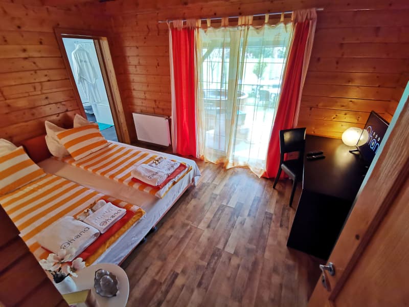 Dubla Deluxe Iguazu cu iesire privata la curte si jacuzzi exterior