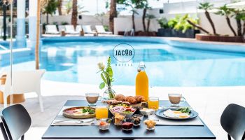 מלון ג&acute;ייקוב אילת