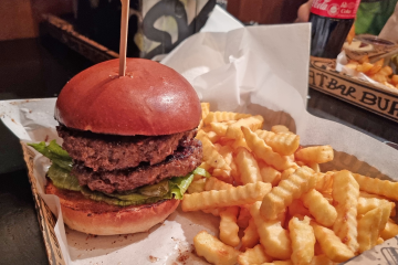 Mitbar Burger: A Must-Try for Hamburger Lovers in Herzliya Pituach