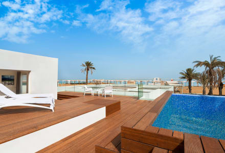 פרמיום בריכה פרטית מרפסת גדולה