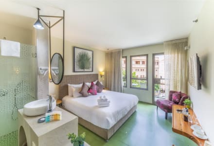 חדר סטנדרט בעיצוב יפואי עם מרפסת