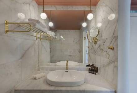 חדר קלאסיק עם מרפסת עמידה