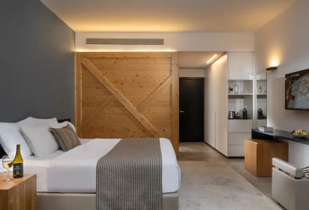 חדר נובל עם יציאה לגינה