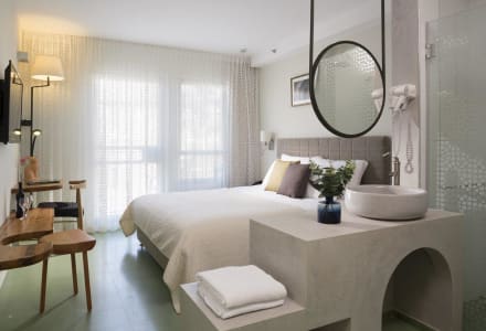 חדר סטנדרט בעיצוב יפואי עם מרפסת