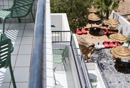 סוויטה עם מרפסת ונוף לבריכה