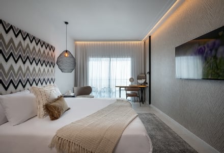 סופריור עם מרפסת עמידה קטנה משופץ