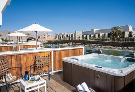 חדרי סטנדרט גן פונה למרינה עם ג'קוזי 