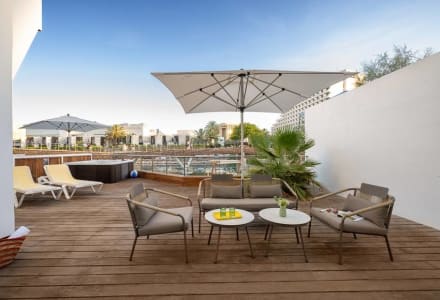 סוויטה רויאל אקזקיוטיב פונה למרינה עם ג'קוזי