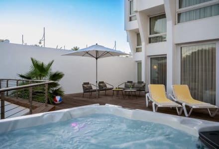 סוויטה רויאל אקזקיוטיב פונה למרינה עם ג'קוזי