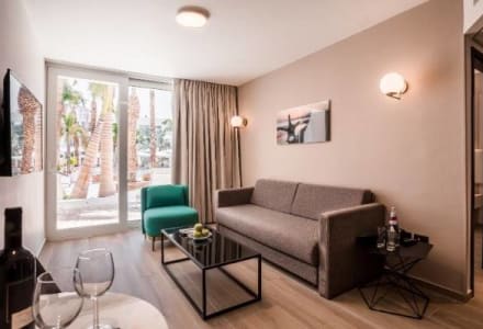 סוויטה ג'וניור גן בקומת הבריכה