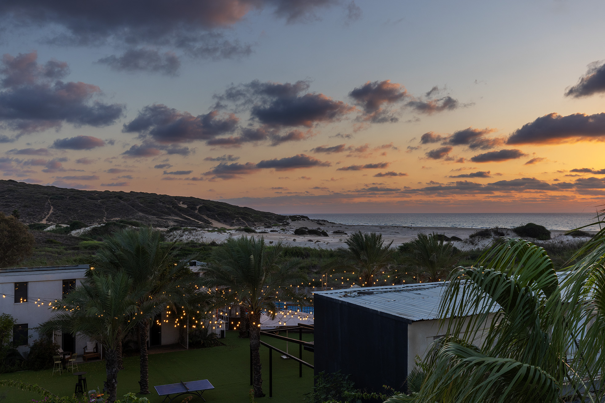 דקות מחוף פולג