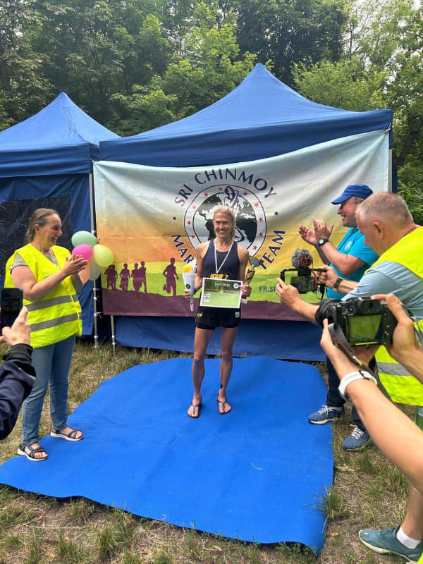 Hour 7 Running News - Caroline Turner wins the Sri Chimnoy Paris 100km