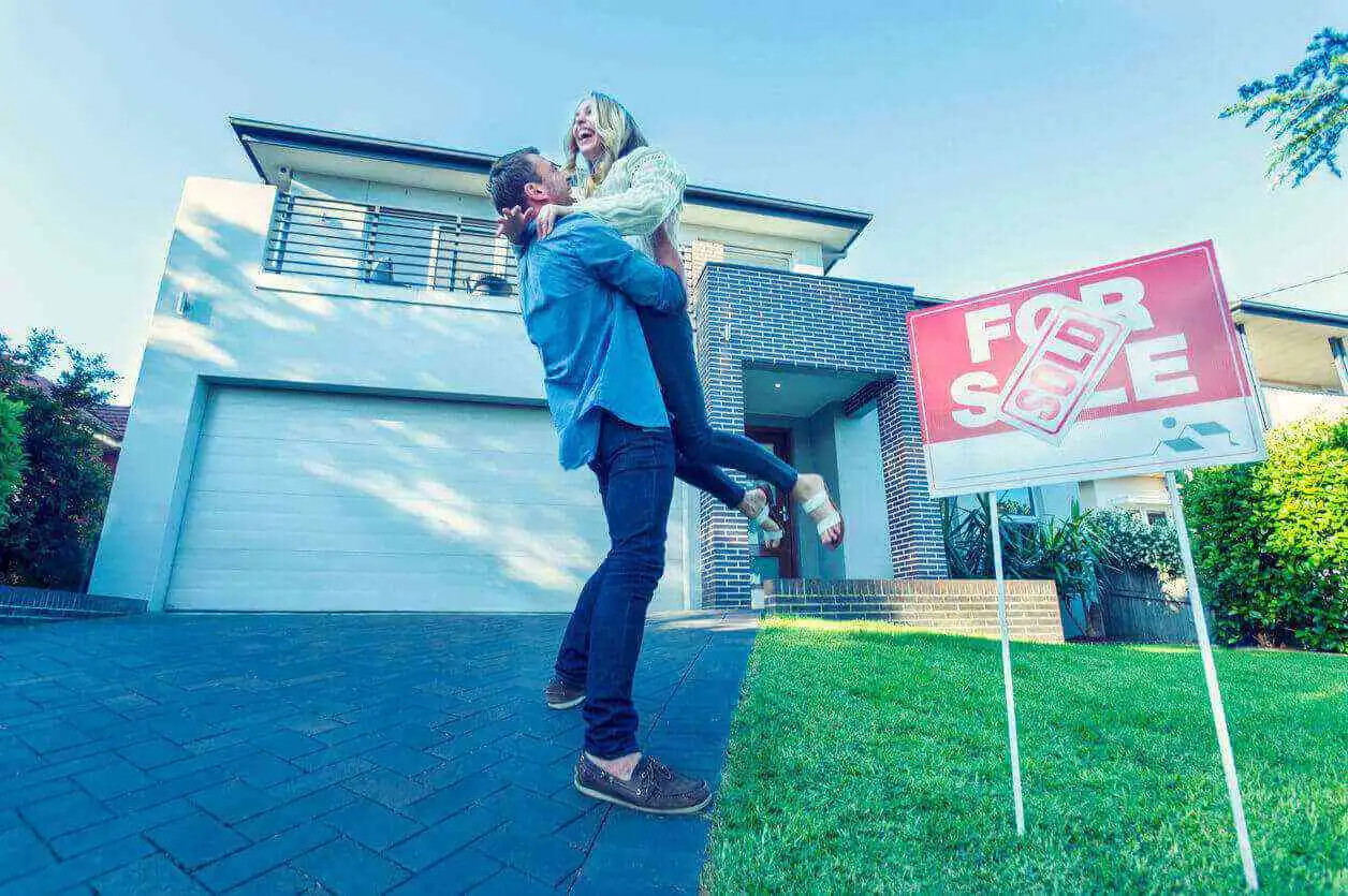 happy couple gets their home sold fast