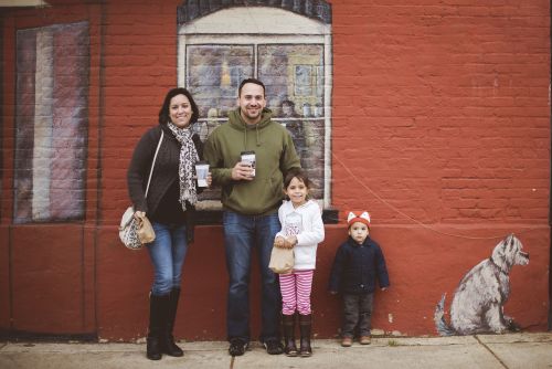 Chicago homeowners considering we buy houses services for a fast closing