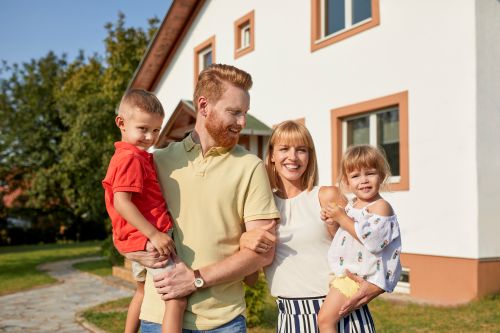 Nevada homeowners considering we buy houses services for a quick closing