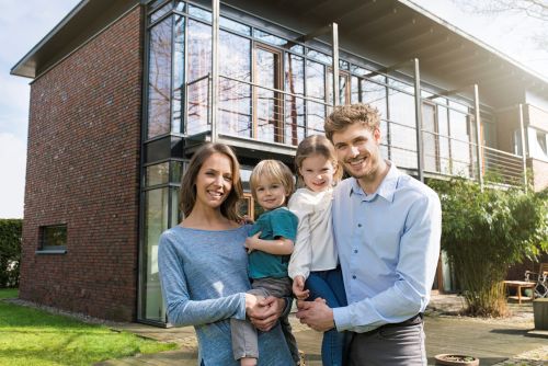 Kentucky homeowners considering we buy houses services for a quick closing