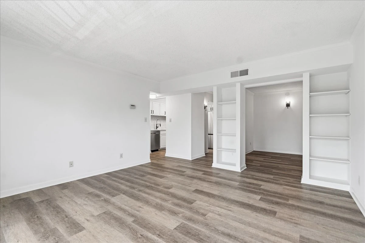 807 N Howard St #324, Alexandria, VA 22304