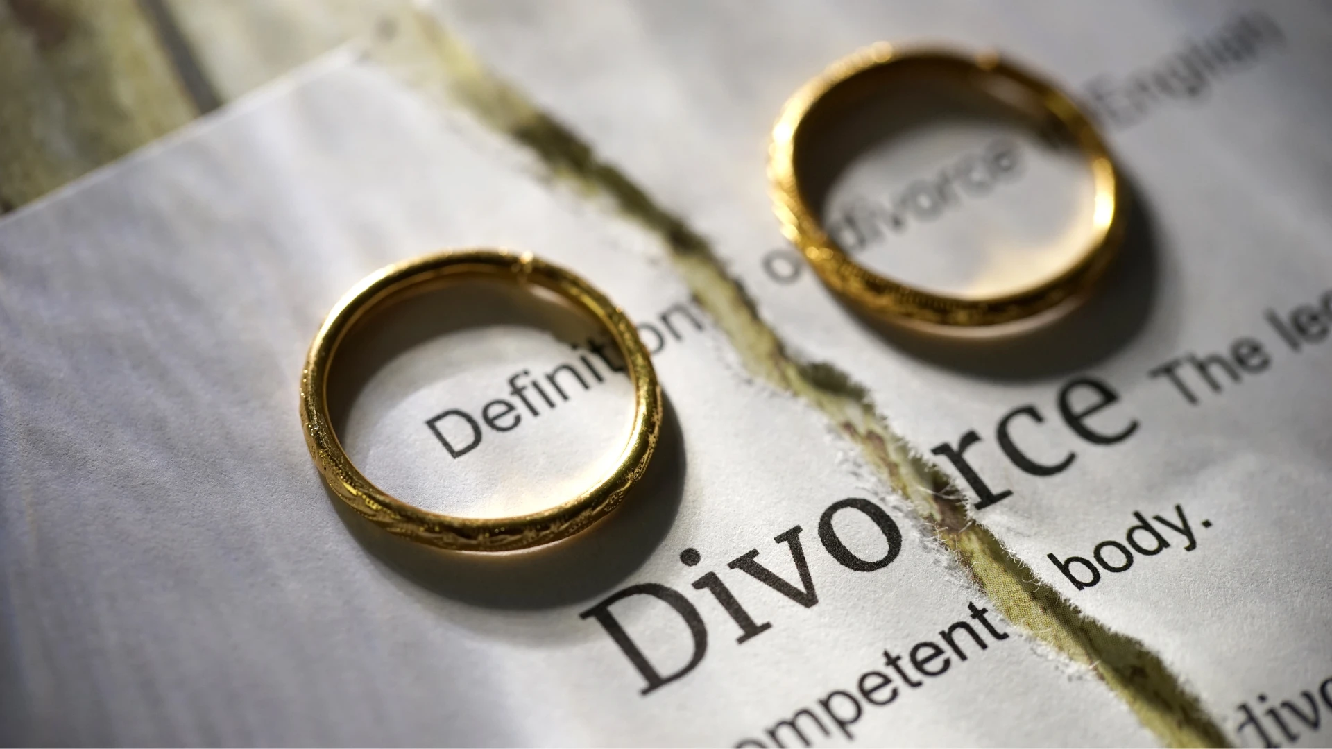 Legal considerations for selling your house during a divorce