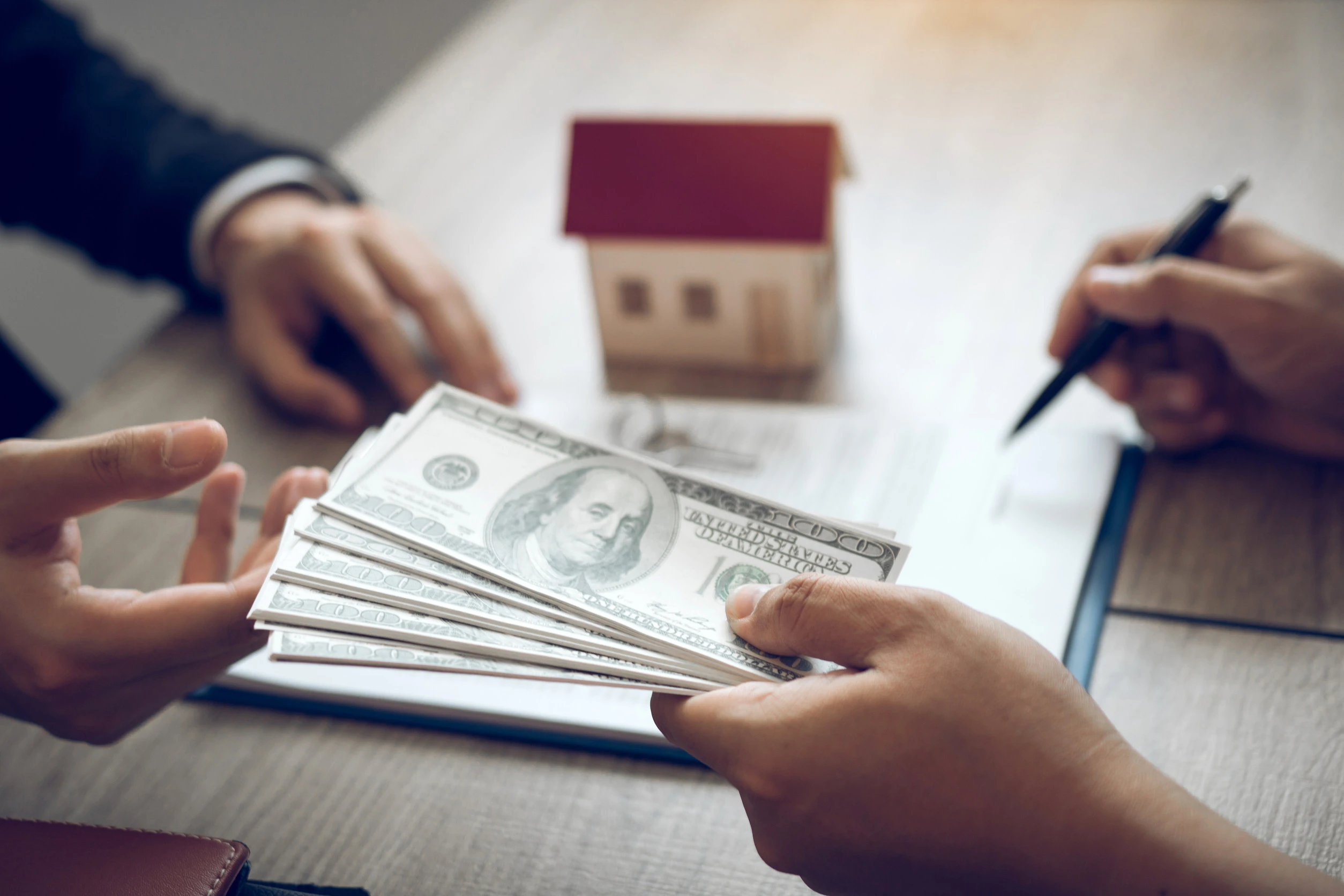 When to Consider Selling to a Cash Home Buyer
