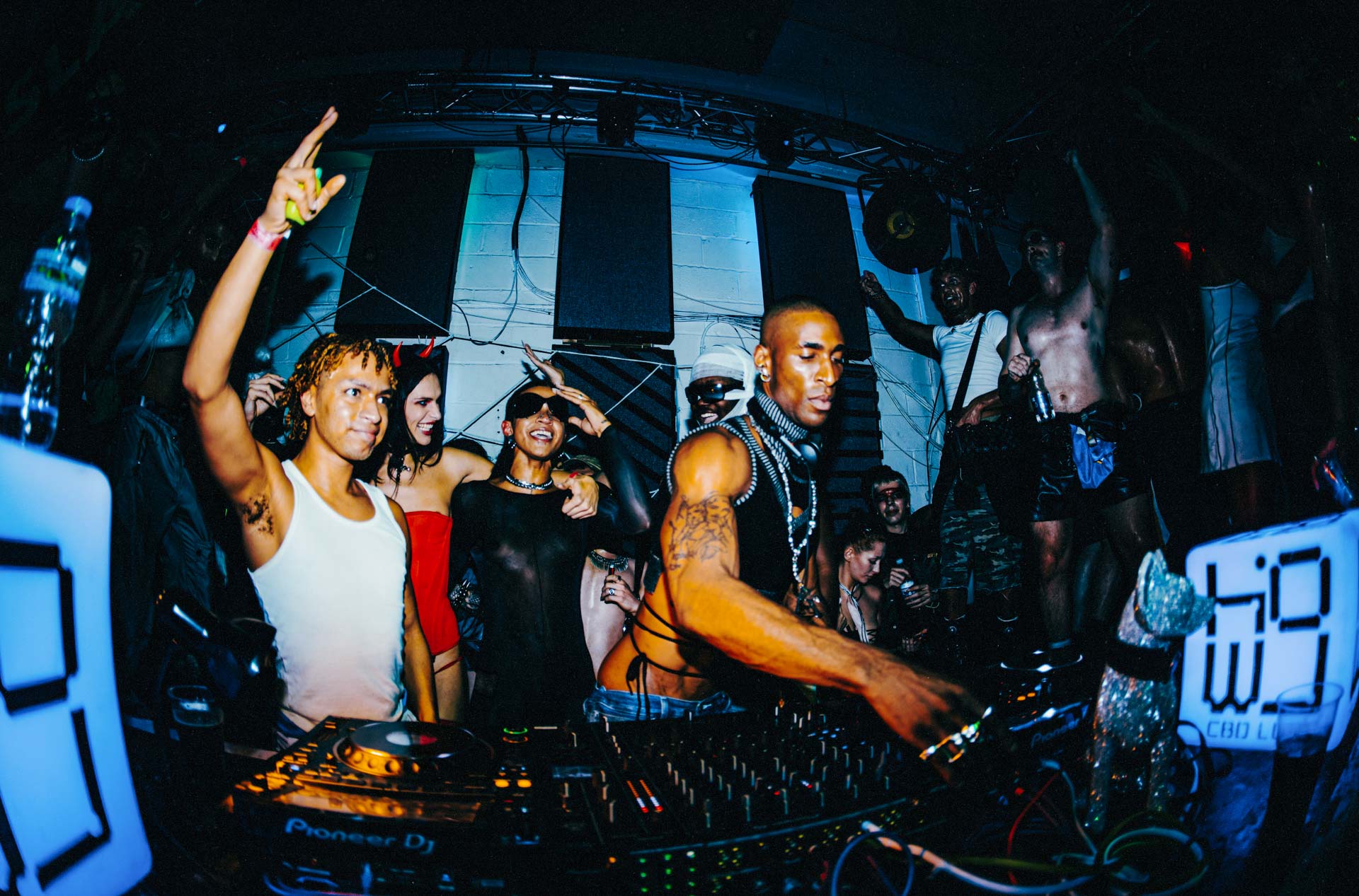 Howl_Rave_18_008_xnex1g