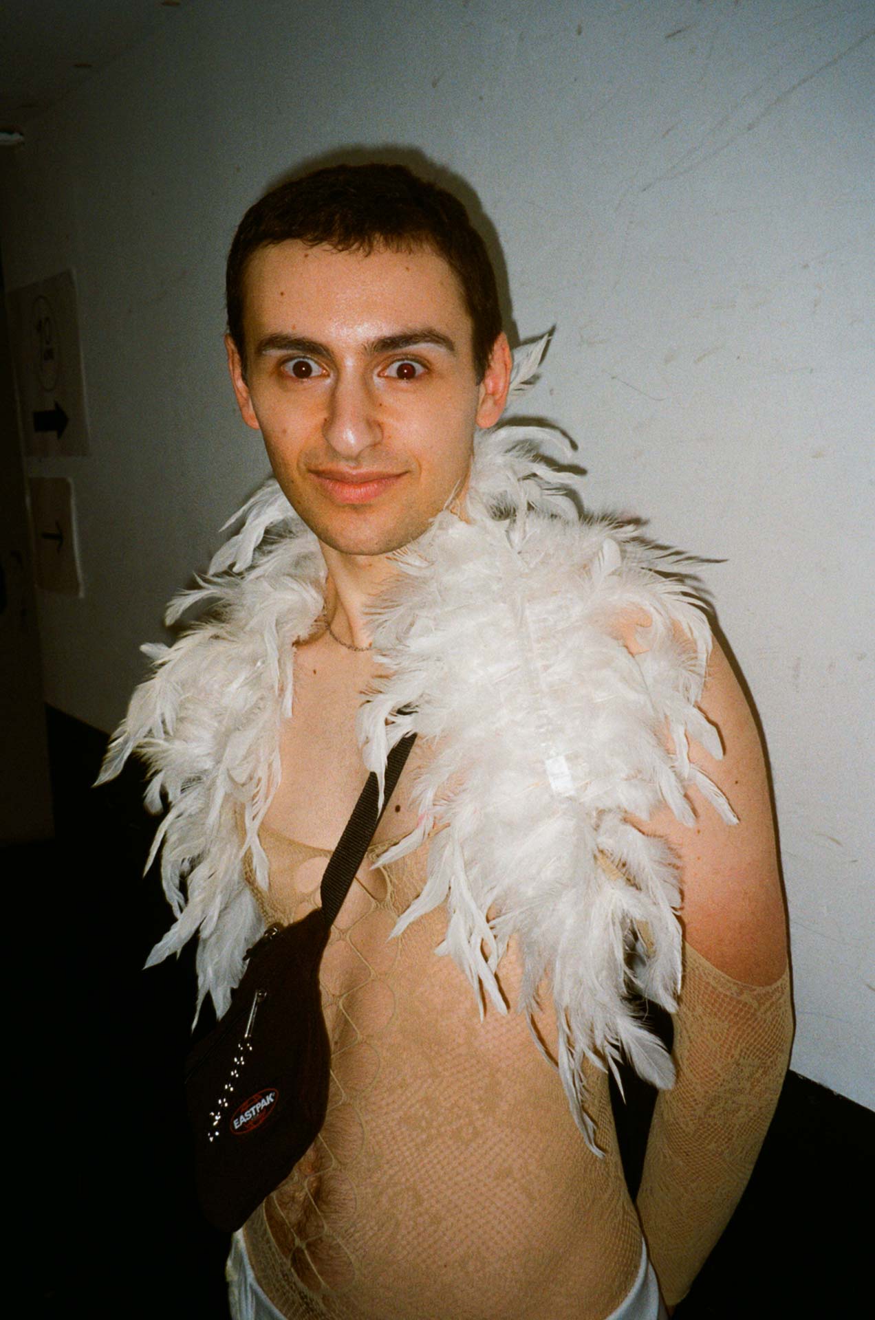 Howl_Rave_18_133_tldge4