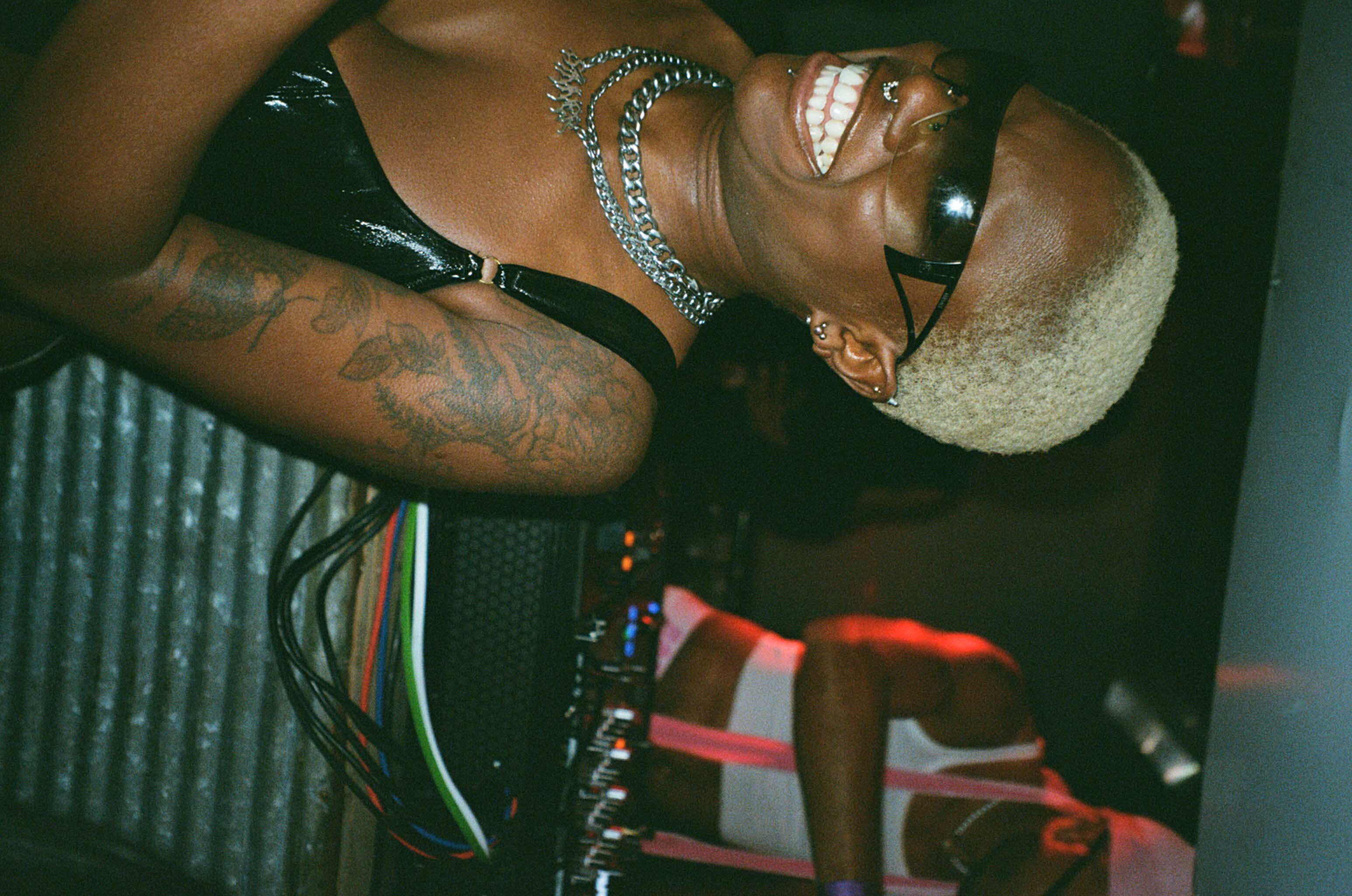 Howl_Rave_5_218_bh5sqv