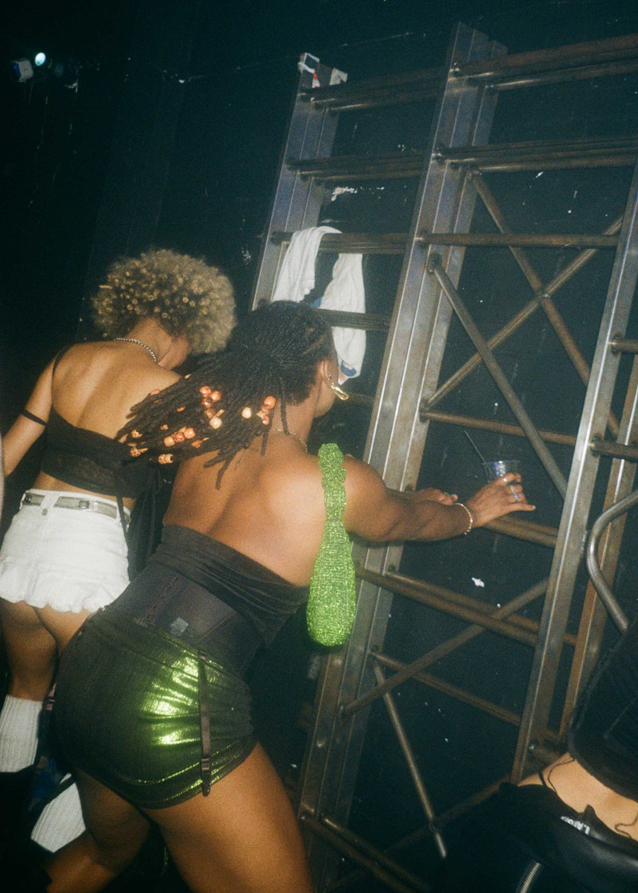 Howl_Rave_6_051_z62utd