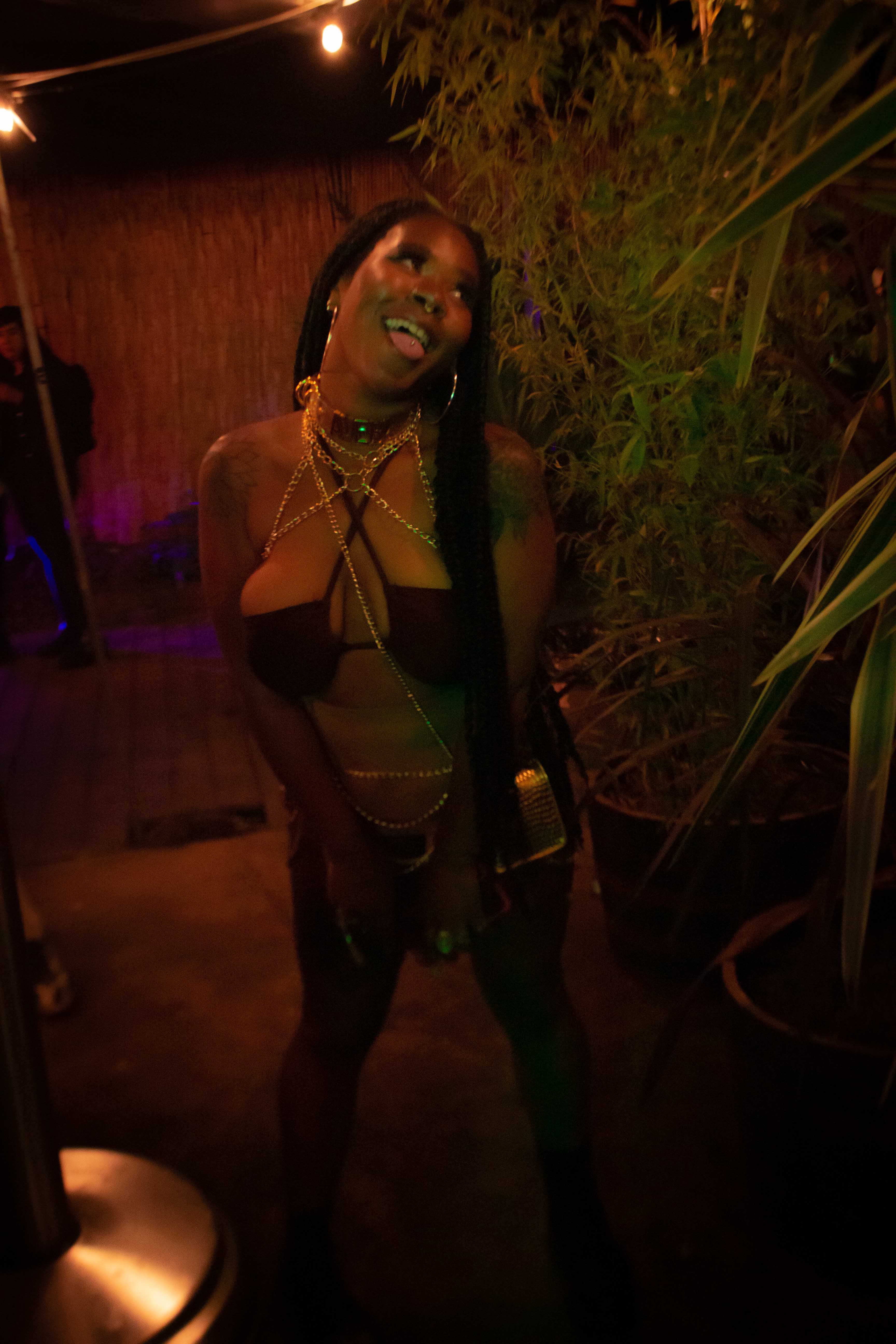 Howl_Rave_6_021_z0mcjf