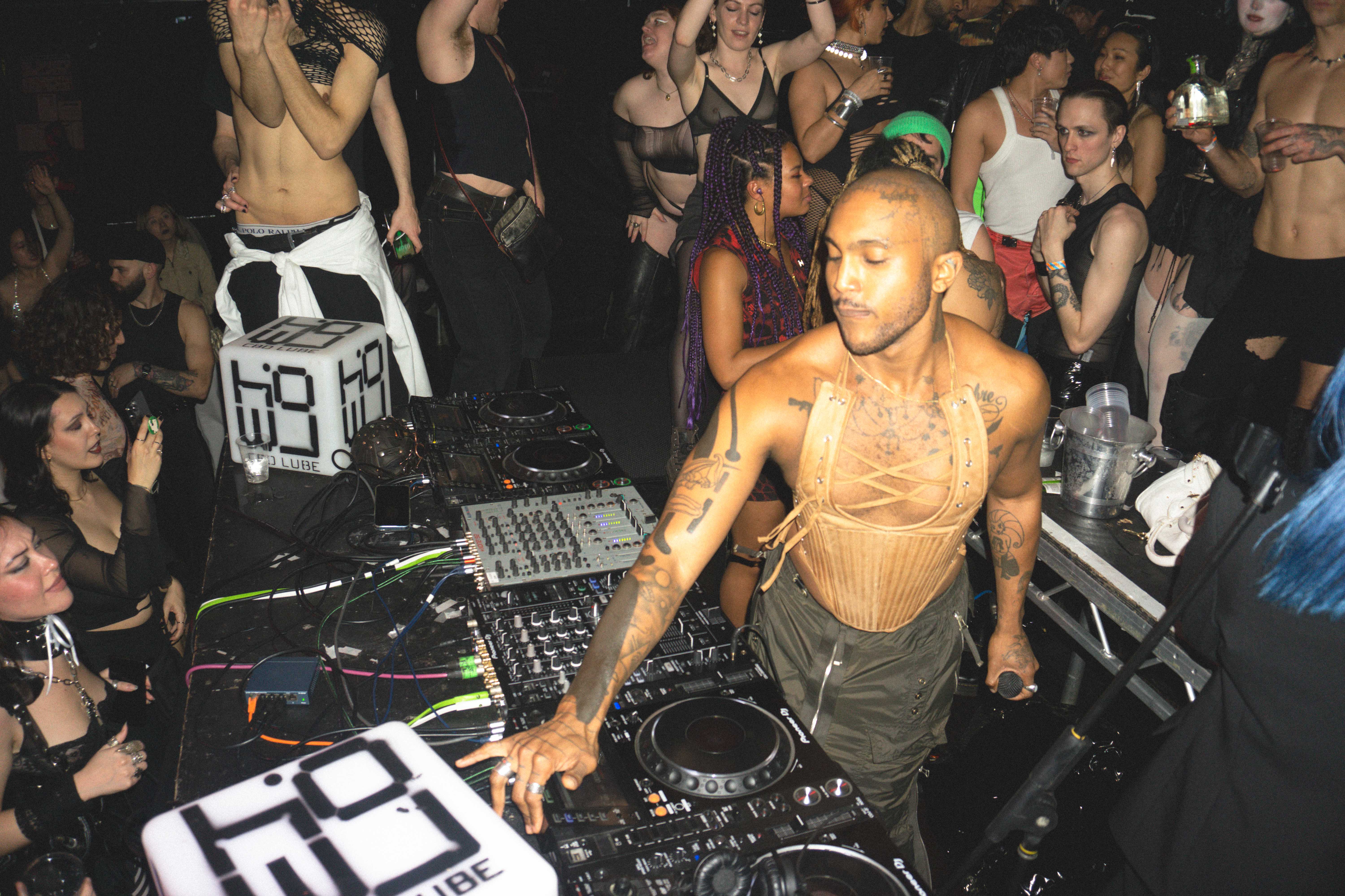 Howl_Rave_09_160_b53rfg
