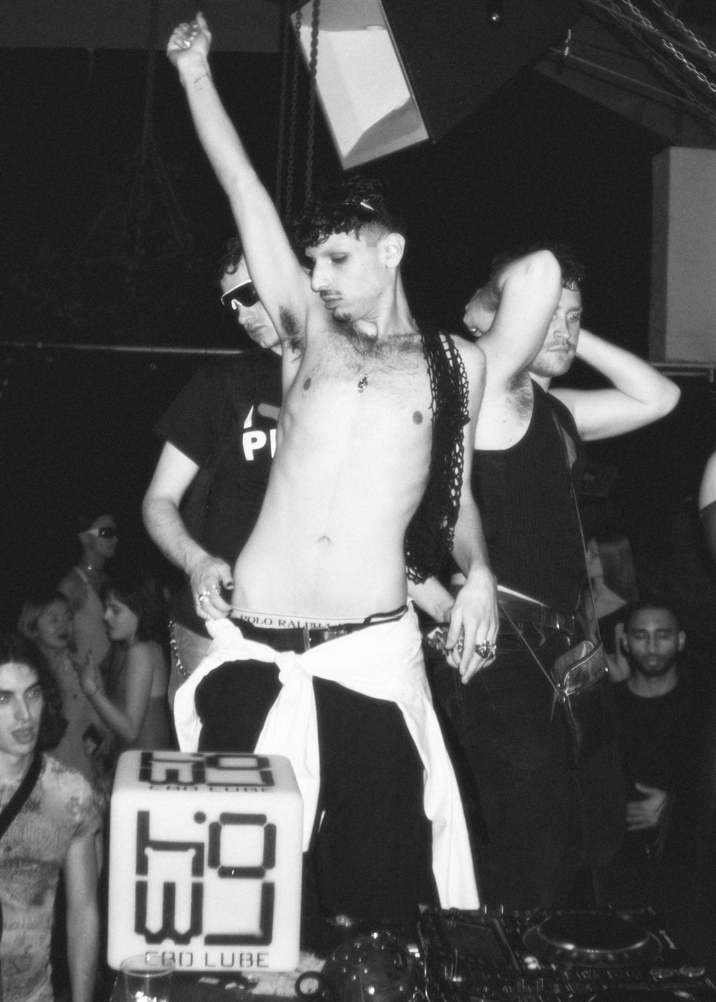 Howl_Rave_09_237_fzpwvz